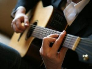 Livre pour apprendre la guitare seul - 5 bons choix