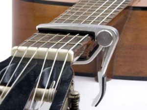 C'est quoi un capodastre à la guitare ? - La Guitare en 3 Jours