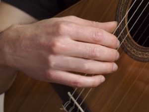 Faut-il des ongles longs pour jouer de la guitare ?