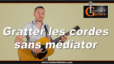 Gratter les cordes sans médiator