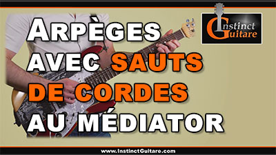 Arpèges avec sauts de cordes au médiator