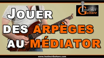 Jouer des arpèges au médiator